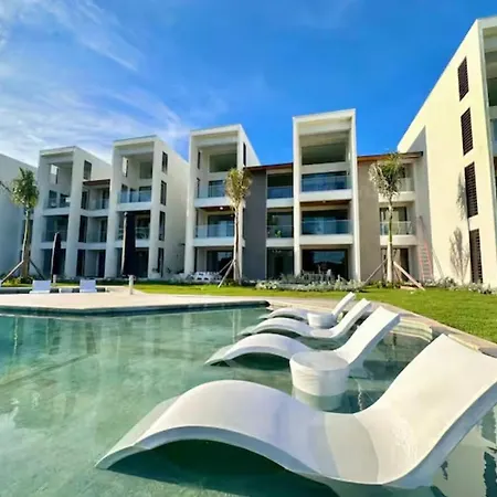 Appartement Modern 2Br With Golf View, Pool Front Oasis